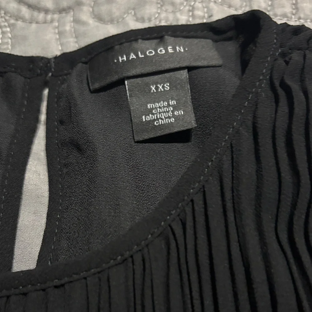 🖤 NWT Halogen Black Pleated Blouse — Size XXS 🖤 - Picture 3 of 6